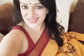 মাকে কোমর জড়িয়ে ধরে চোদা ma k chodar sotti golpo