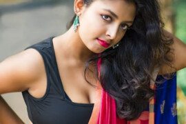 দুই বান্ধবী কে নগ্ন করে দুধ চাপতে লাগলাম