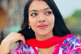 মায়ের গভীরে চলে গেলো কাব্যর মোটা কলা।