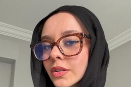 বাবা আমার পর্দা ছিঁড়ে কলা ভিতরে দিলো।