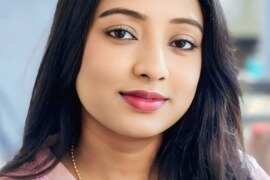 পাশের বাড়ির আন্টি আমার ছোট কলায় সন্তুষ্ট।