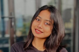 কলেজের বান্ধুবী হাসিবাকে খেয়ে দিলাম।