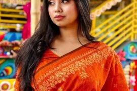 অন্ধকারে মাসী ভেবে মার পেছন মেরে দিলাম।