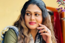 মামির আমাকে অনুরোধ করলো সুখ দেওয়ার জন্য।