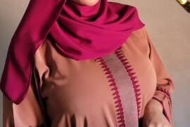 স্টুডেন্ট আমাকে কলেজে ভিতরেই করলো।