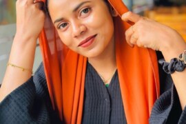 ছেলের অবুঝ আব্দার পূরণ করলো মা।