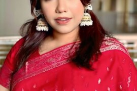 ছোট খালাকে কোলে নিয়ে মজা দিলাম।