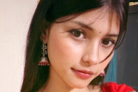 টাকার জন্য বান্ধুবীর বাবা সাথে বিছানায় গেল লোপা।