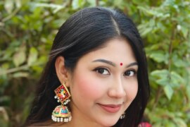 বৌদির সাথে দুপুর বেলায় বাড়ির বাগানে