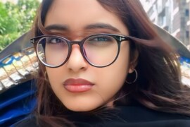 মৌমিতা হাসবেন্ড কে রেখে অন্য পরপুরুষের সাথে।