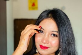 যুবতী গৃহবধূ পরপুরুষ এর কাছে ব্যভিচার।