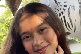 সুন্দরী বাড়িওয়ালার মেয়ে দন দেখে পছন্দ করলো।