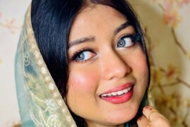 আপাকে একলা পেলাম খালি বাসায়।