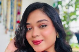 কাকি আর বৌদি আমার দোন ভিতরে নিতে চায়।