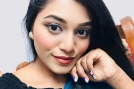 ক্ষেতের মধ্যে আমার আর চাষির আনন্দ মুহূর্ত।