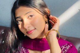 ছাত্রীকে এক রাতে স্ত্রী বানিয়ে ফেললাম।