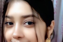 তিন বান্ধুবীর খেলনা হলাম।