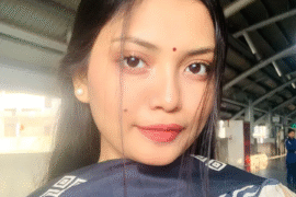 পারিবারিক সুখ মা, বাবা, জেঠু, মামা, ছেলে।