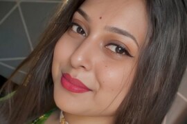 পাশের ফ্ল্যাটের আঙ্কেল আমাকে তার রুমে নিয়ে গেলেন।