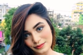 পাশের বাড়ির বৌদির সাথে এনজয়।