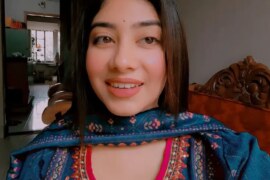 পাশের বাড়ির ভাবির সাথে ভালোবাসার সম্পর্ক।