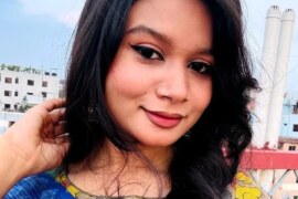 প্রতিবেশী দিদি আমার টুনটুনি তার মুখে নিলো।