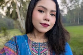 বাবা, দাদা, চাচা আর আমি মিলে মাকে আদর করলাম।