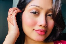 ভদ্র বউয়ের নতুন রুপ দেখলাম।