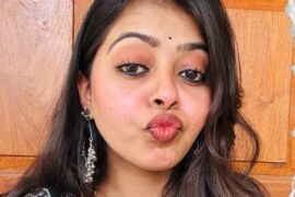 ভাড়াটে আন্টির বুকে ট্যাটু আবিষ্কার।