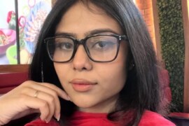 মাকে পিসেমশাই বাবার সামনে আদর করলো।