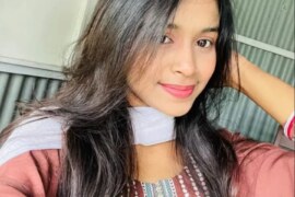 যুবতী মেয়ের সাথে বুড়ো চাকর।