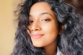 রসুন তেল মালিশে আম্মু আরাম পেলো।