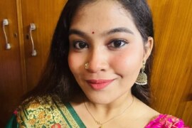 লুকিয়ে দিদির গোসল দেখলাম আমি আর কাকু।