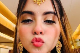 সুন্দরী আম্মুর পিছন মেরে দিলো ছেলে।