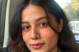 আমার প্রেমিকা অন্য এক কাকুর বিছানায়।