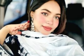 এলাকার বড় ভাইয়ের সাথে রাত কাটালাম।