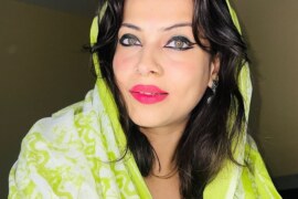 কাজের মেয়ের এতো সুন্দর ফিগার।