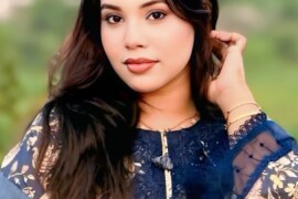 জেঠু মাকে রুমে নিয়ে দরজা বন্ধ করে দিলো।