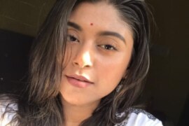 বাবা সাথে মেয়ে নদীর মাঝে।