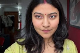 ব্লাউজের দোকানে বৌদির বুকের মাপ।