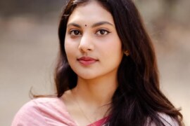 মামি আমার কলা ভিতরে নেওয়ার বায়না করলো।