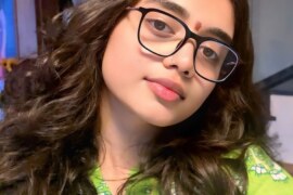 মায়ের সাথে হানিমুন।