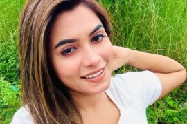 যুবতী শরীরের উত্তেজনা।