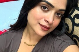 আমি ও আমার বেশ্যা দিদি।