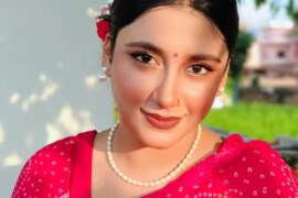 একা ঘরে আম্মু আর আমি