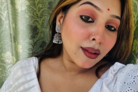 দিনে তেল মালিশ রাতে গুদ মালিশ।