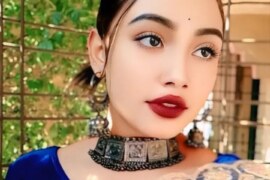 নিজের ছাত্রীকে ঠাপিয়ে গুদ ফাটালাম।