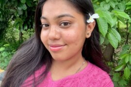 বড় সাইজের ডাবের মত মাই জোড়া।