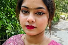 বাস থেকে শুরু মা ছেলের খেলা।