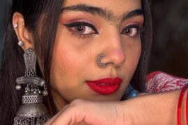 মালা দিও না খুলে, সায়া দিও না ছিড়ে